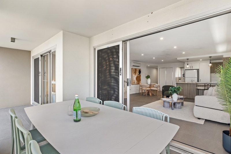 Photo - 2/15 Besham Parade, Wynnum QLD 4178 - Image 12
