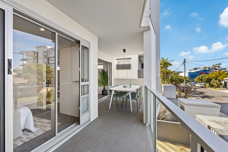 Photo - 2/15 Besham Parade, Wynnum QLD 4178 - Image 15