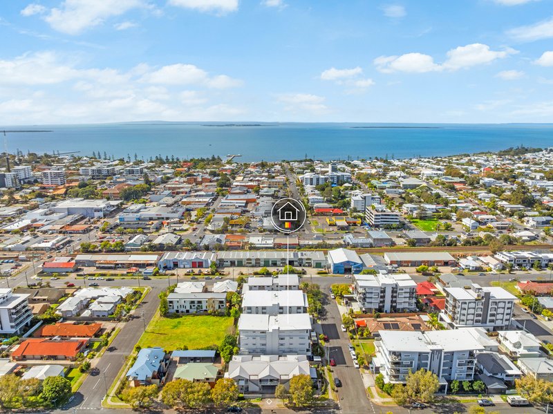 Photo - 2/15 Besham Parade, Wynnum QLD 4178 - Image 17