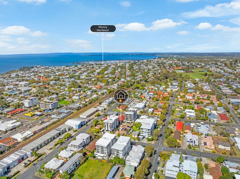 Photo - 2/15 Besham Parade, Wynnum QLD 4178 - Image 18