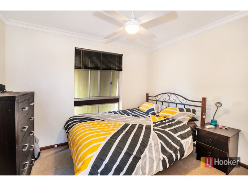 Photo - 2/15 Booth Avenue, Morphett Vale SA 5162 - Image 5