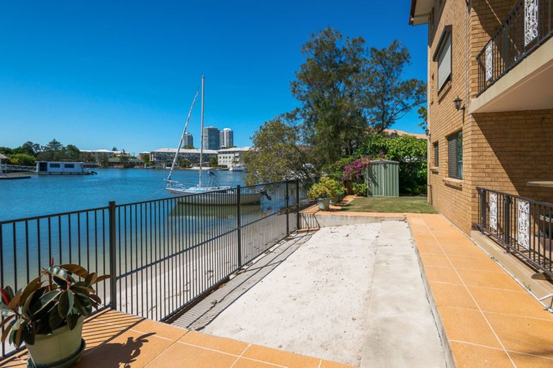 Photo - 2/15 Burrows Street, Biggera Waters QLD 4216 - Image 11