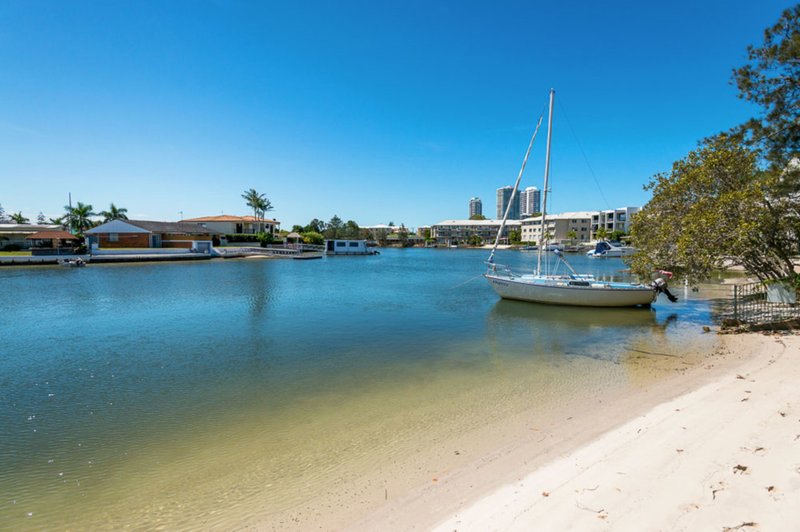 Photo - 2/15 Burrows Street, Biggera Waters QLD 4216 - Image 12