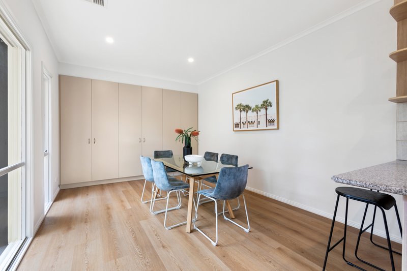 Photo - 2/15 Caleb Street, Bentleigh East VIC 3165 - Image 6