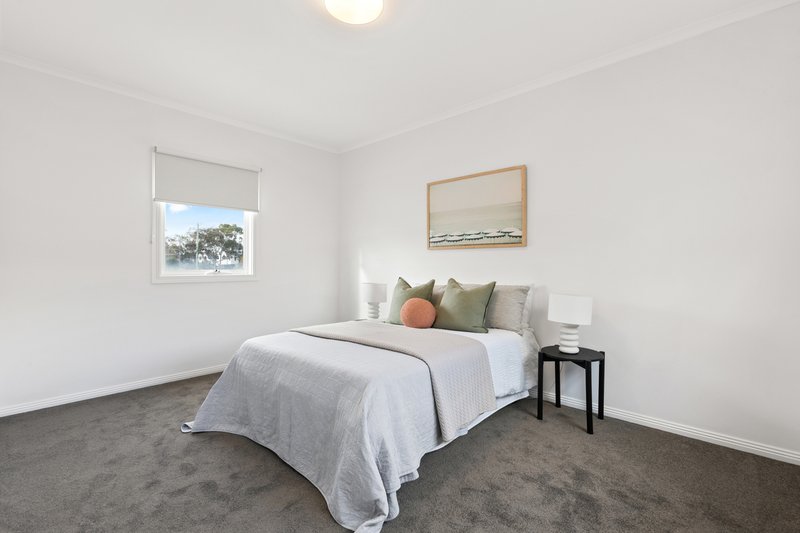 Photo - 2/15 Caleb Street, Bentleigh East VIC 3165 - Image 9