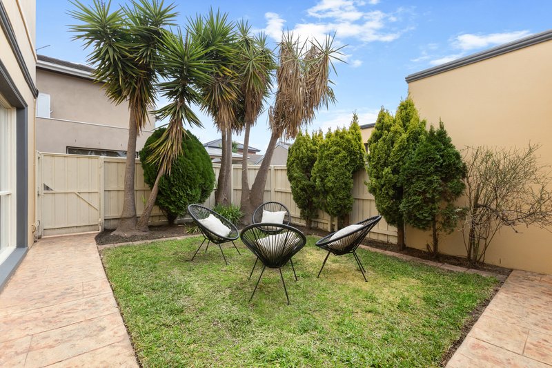 Photo - 2/15 Caleb Street, Bentleigh East VIC 3165 - Image 12