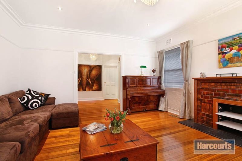 Photo - 215 Canterbury Road, Heathmont VIC 3135 - Image 3