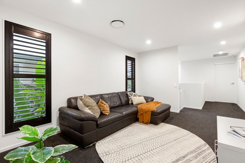 Photo - 215 Canvey Road, Upper Kedron QLD 4055 - Image 17