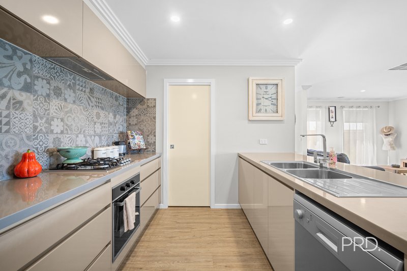 Photo - 2/15 Chang Avenue, Lloyd NSW 2650 - Image 6