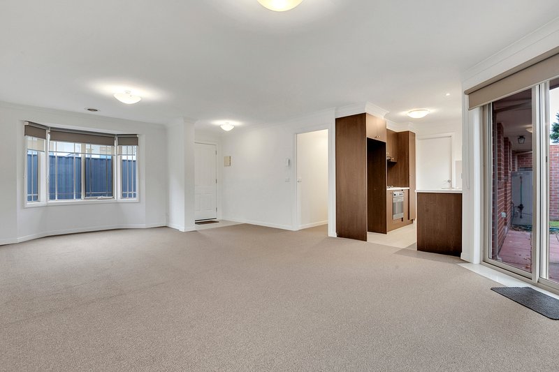 Photo - 2/15 Chenies Street, Reservoir VIC 3073 - Image 3