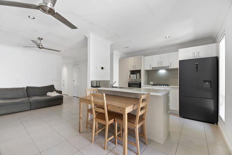 Photo - 2/15 Collingrove Circuit, Pimpama QLD 4209 - Image 3