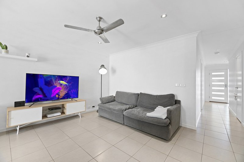 Photo - 2/15 Collingrove Circuit, Pimpama QLD 4209 - Image 4