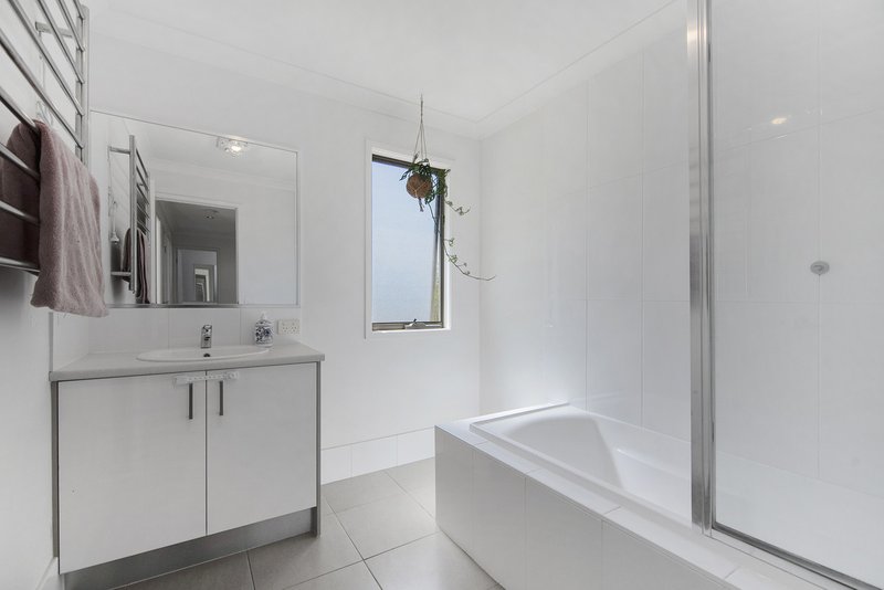 Photo - 2/15 Collingrove Circuit, Pimpama QLD 4209 - Image 6