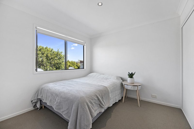 Photo - 2/15 Collingrove Circuit, Pimpama QLD 4209 - Image 7