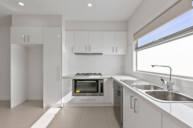 Photo - 2/15 Compton Street, Reservoir VIC 3073 - Image 6