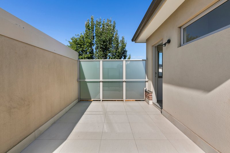 Photo - 2/15 Compton Street, Reservoir VIC 3073 - Image 11