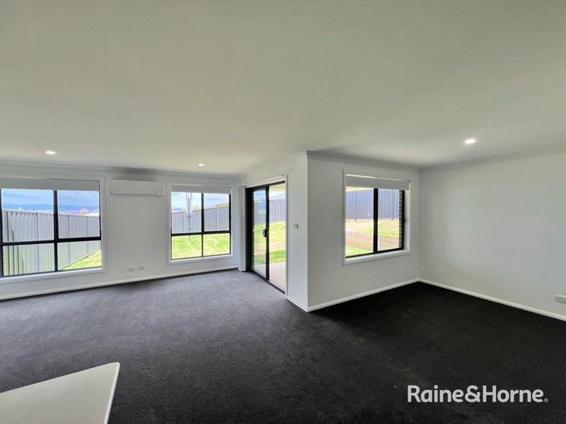 Photo - 2/15 Conway Close, North Tamworth NSW 2340 - Image 8