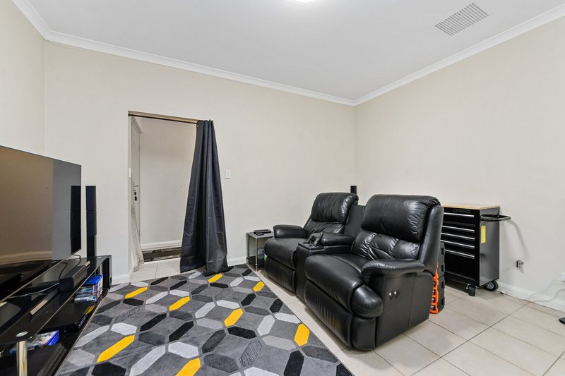 Photo - 2/15 Coogee Road, Lake Coogee WA 6166 - Image 2