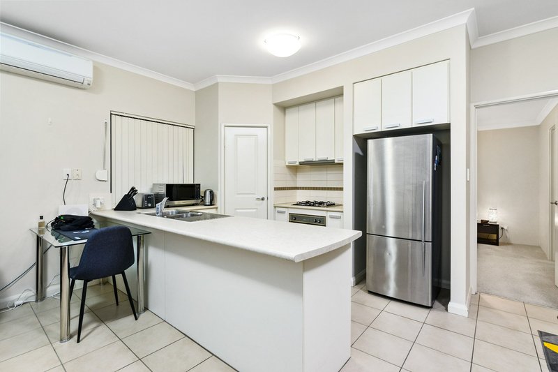 Photo - 2/15 Coogee Road, Lake Coogee WA 6166 - Image 4