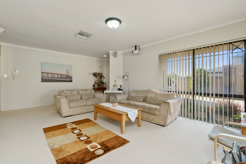 Photo - 215 Corinthian Road East , Riverton WA 6148 - Image 2