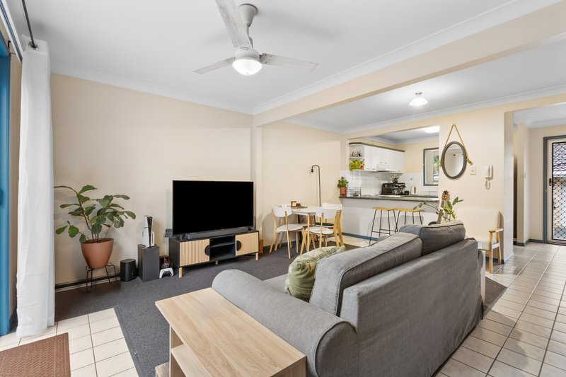 Photo - 2/15 Daisy Hill Road, Daisy Hill QLD 4127 - Image 2