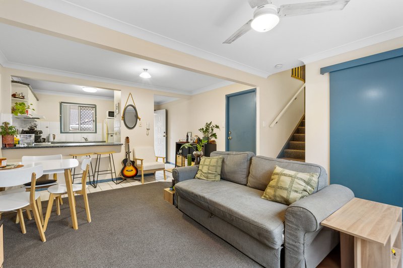 Photo - 2/15 Daisy Hill Road, Daisy Hill QLD 4127 - Image 10