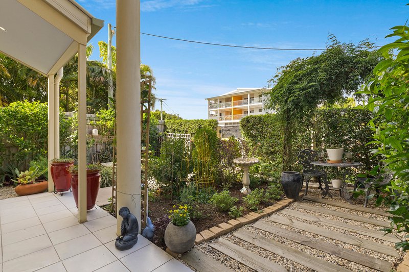 Photo - 2/15 Drayton Terrace, Wynnum QLD 4178 - Image 3