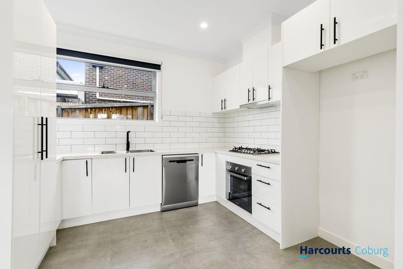 Photo - 2/15 Drina Street, Strathmore VIC 3041 - Image 2