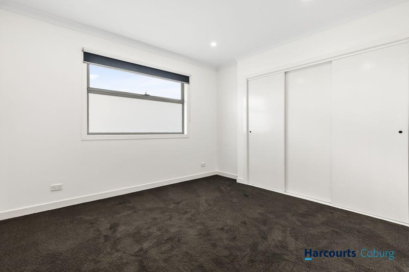 Photo - 2/15 Drina Street, Strathmore VIC 3041 - Image 6