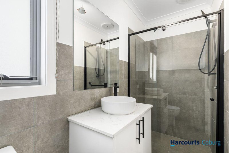Photo - 2/15 Drina Street, Strathmore VIC 3041 - Image 7