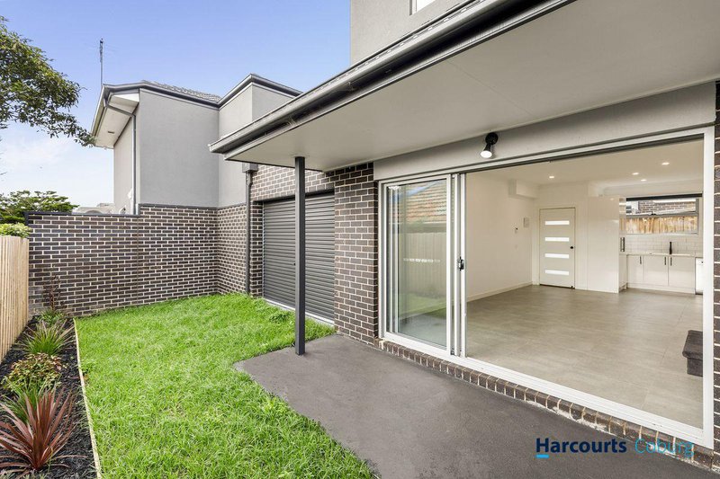 Photo - 2/15 Drina Street, Strathmore VIC 3041 - Image 8