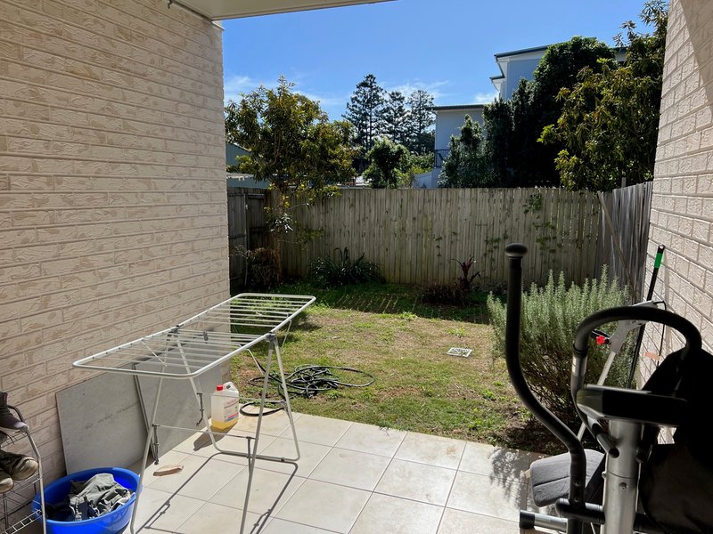 Photo - 2/15 Duffy Street, Zillmere QLD 4034 - Image 10