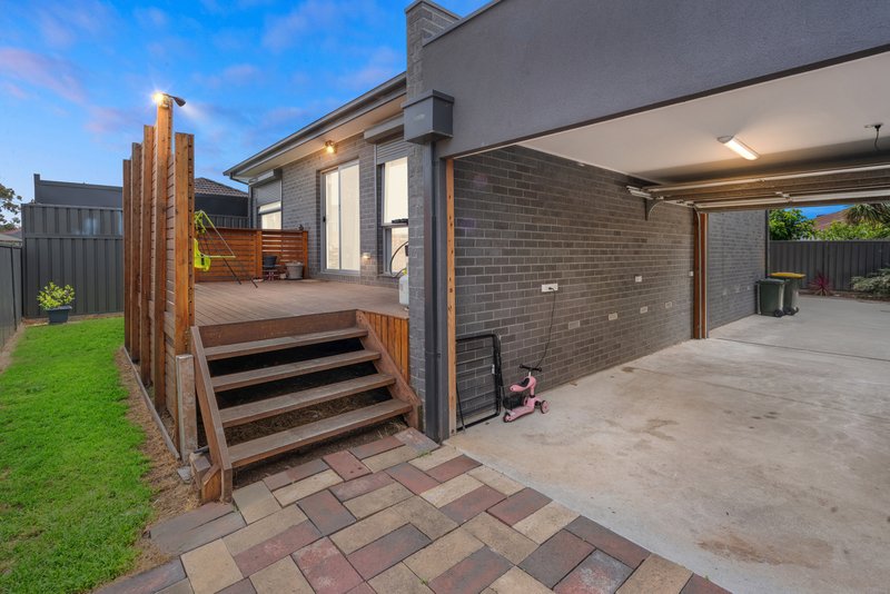 Photo - 2/15 Earlsfield Court, Deer Park VIC 3023 - Image 12