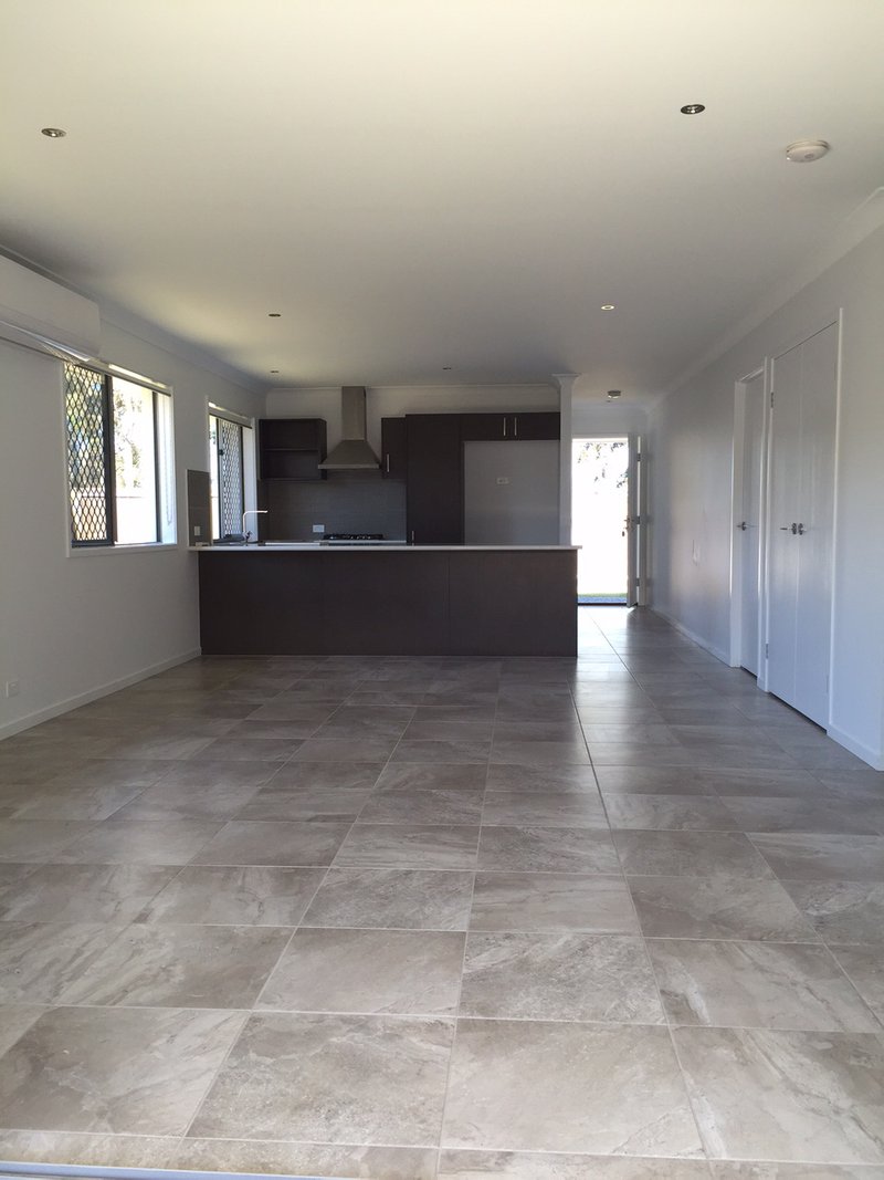 Photo - 2/15 Elizabeth Road, Griffin QLD 4503 - Image 4