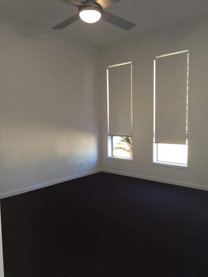 Photo - 2/15 Elizabeth Road, Griffin QLD 4503 - Image 8