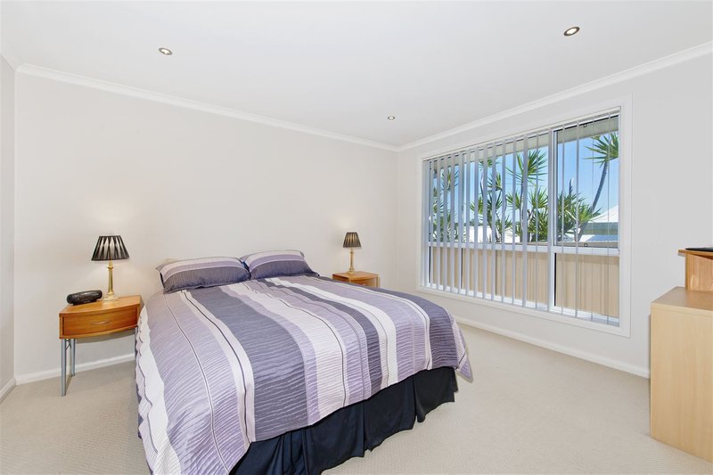 Photo - 2/15 Florence Close, Port Macquarie NSW 2444 - Image 4