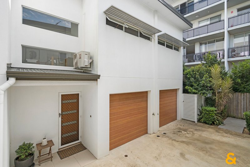 Photo - 2/15 Fox Street, Wynnum QLD 4178 - Image 14