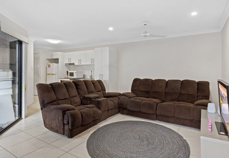 Photo - 2/15 Greenpark Drive, Crestmead QLD 4132 - Image 3