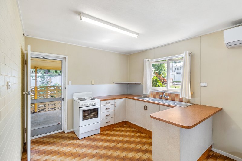 Photo - 2/15 Hall Street, Edge Hill QLD 4870 - Image 4