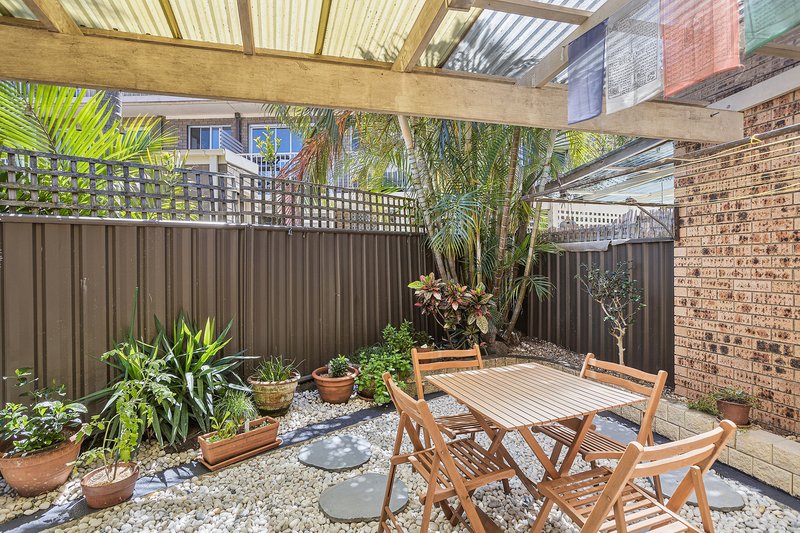 Photo - 2/15 Henley Road, Thirroul NSW 2515 - Image 6