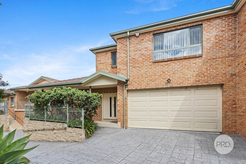 Photo - 2/15 Henry Lawson Drive, Peakhurst NSW 2210 - Image 9