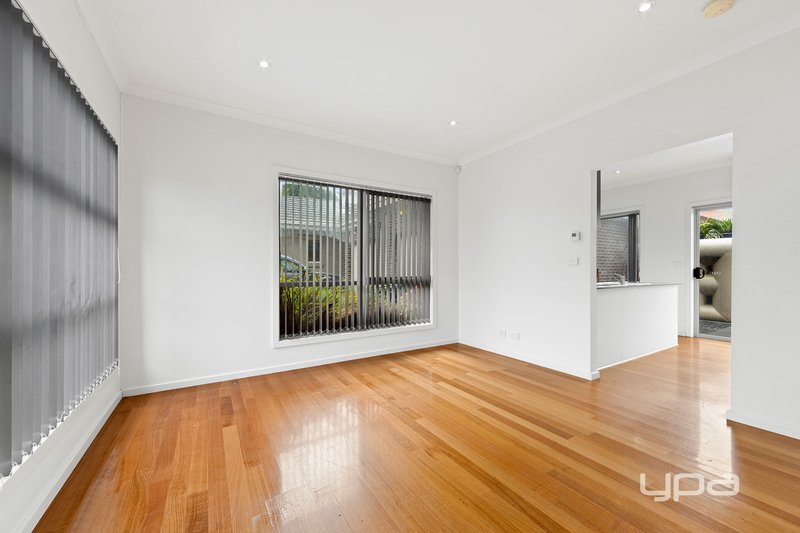 Photo - 2/15 Hertford Road, Sunshine VIC 3020 - Image 2