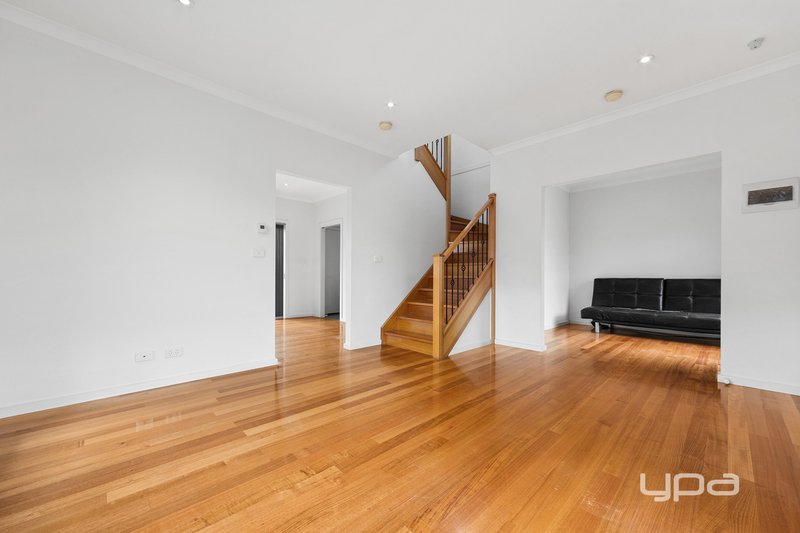 Photo - 2/15 Hertford Road, Sunshine VIC 3020 - Image 3