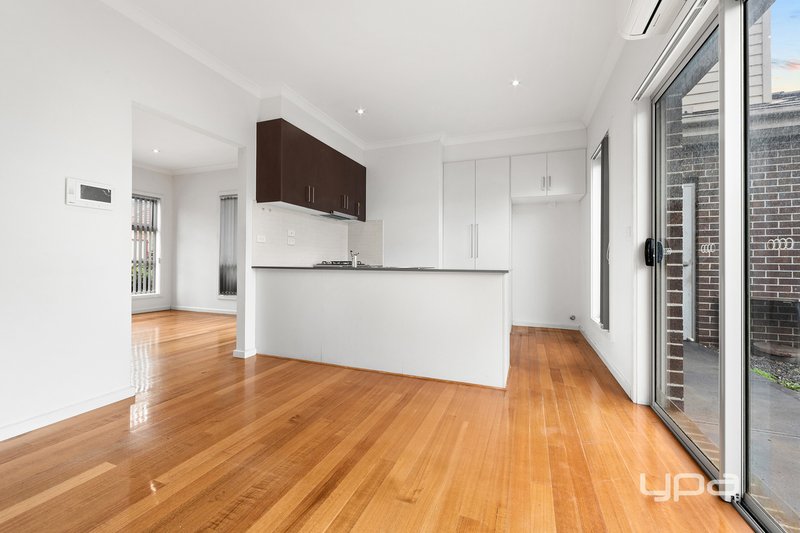 Photo - 2/15 Hertford Road, Sunshine VIC 3020 - Image 5