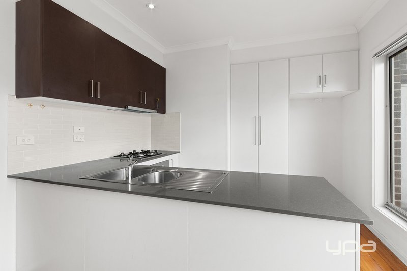 Photo - 2/15 Hertford Road, Sunshine VIC 3020 - Image 6