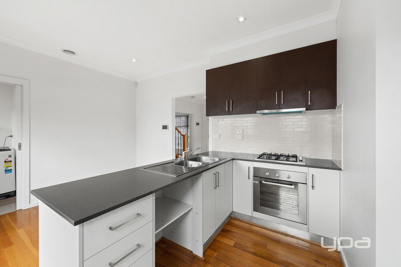Photo - 2/15 Hertford Road, Sunshine VIC 3020 - Image 7