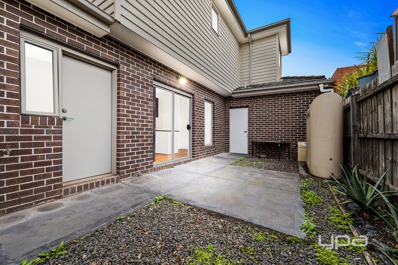 Photo - 2/15 Hertford Road, Sunshine VIC 3020 - Image 8