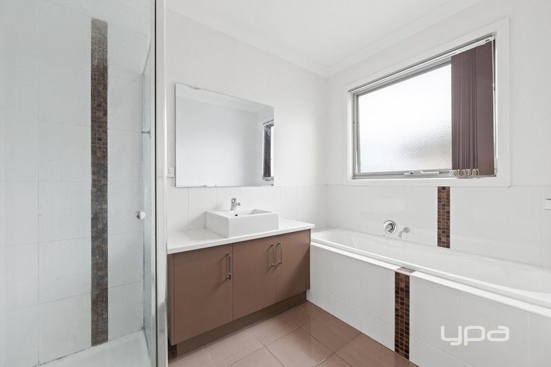 Photo - 2/15 Hertford Road, Sunshine VIC 3020 - Image 10