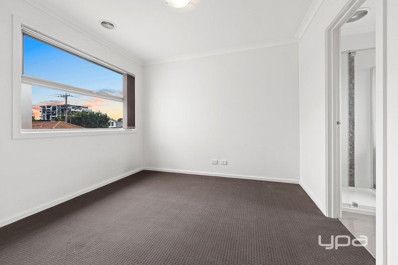 Photo - 2/15 Hertford Road, Sunshine VIC 3020 - Image 11