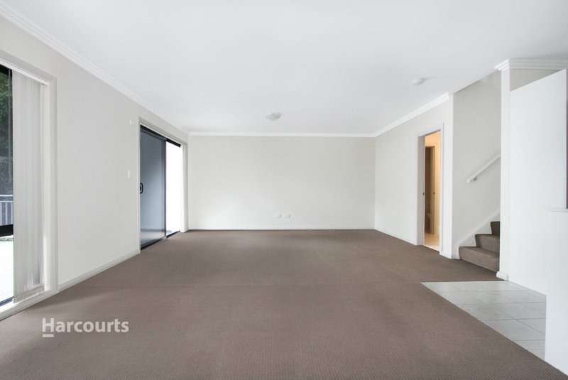 Photo - 2/15 Hingston Close, Lake Heights NSW 2502 - Image 4